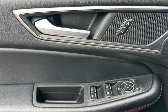 2022 Ford Edge SEL photo 11