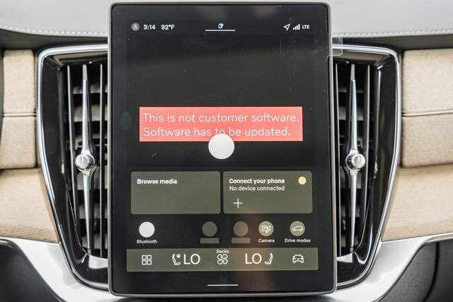 2026 Volvo XC90 T8 Plus photo 16