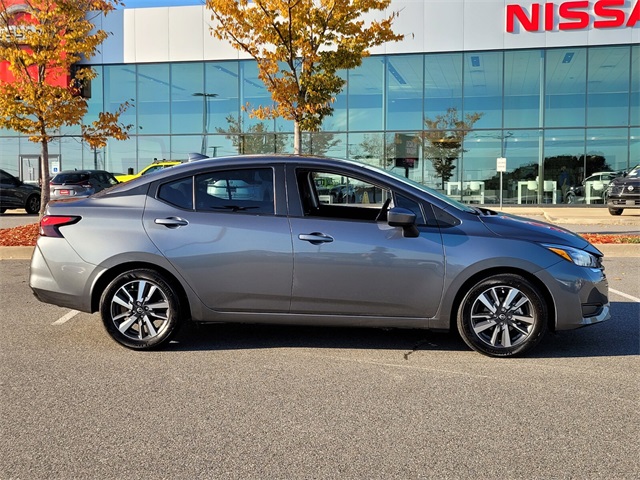 2025 Nissan Versa 1.6 SV photo 2