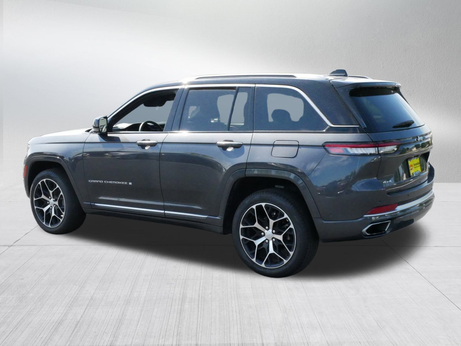 2022 Jeep Grand Cherokee Summit Reserve photo 2