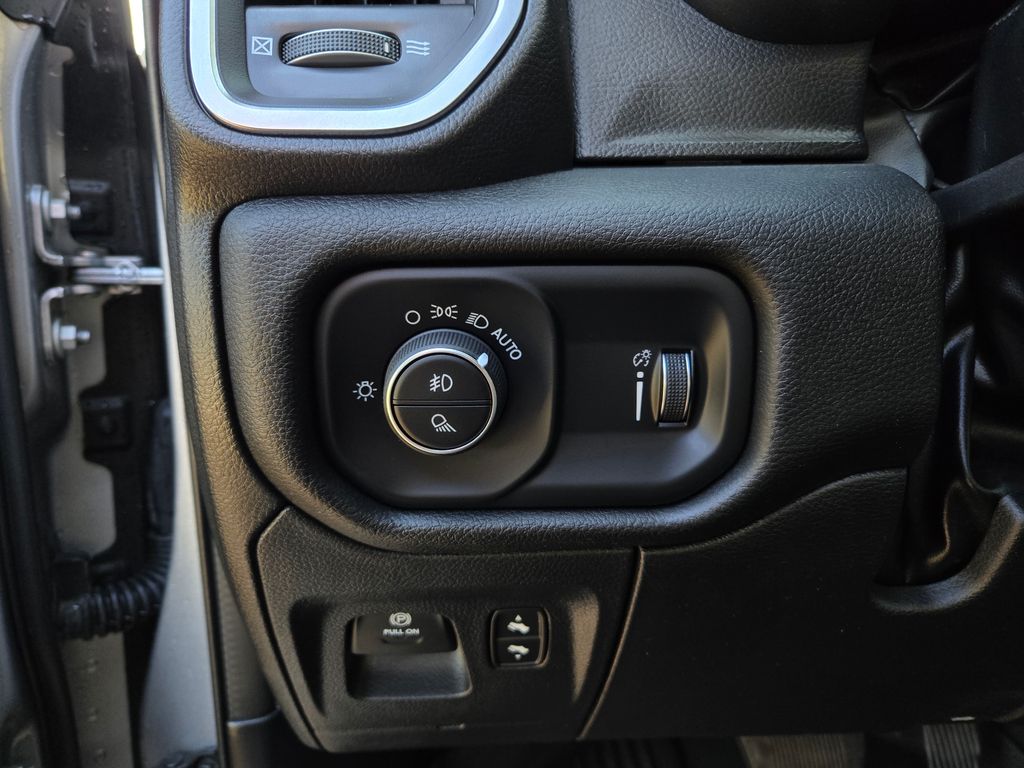 2024 Ram 1500 Big Horn Lone Star Night Edition photo 11