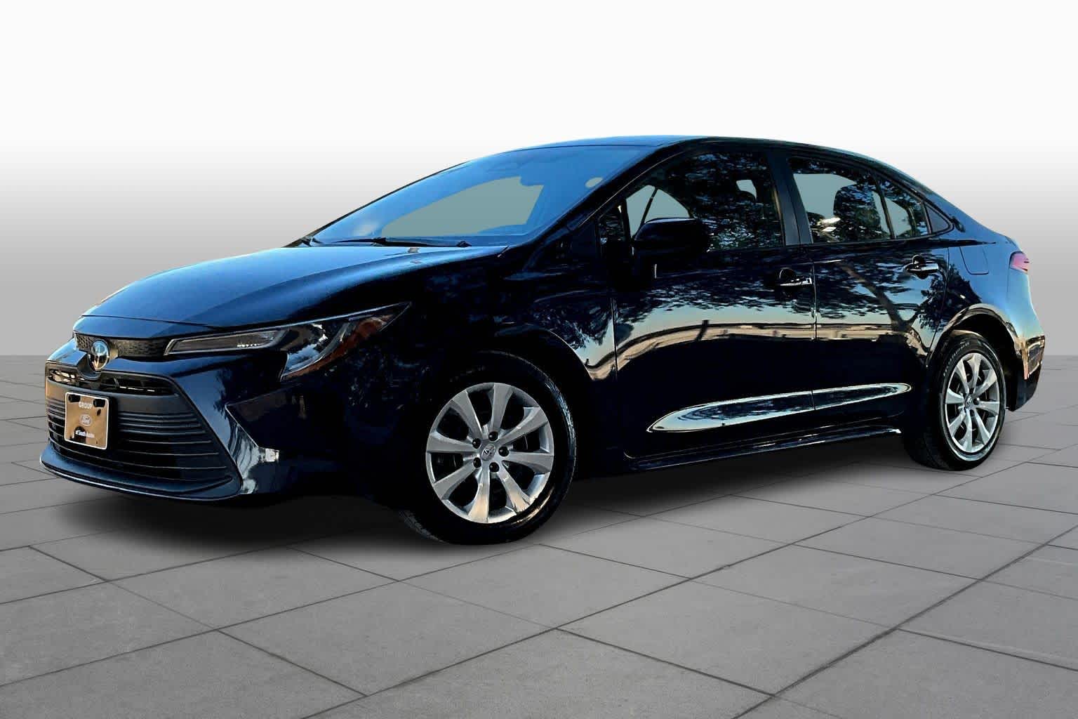 Used 2023 Toyota Corolla LE with VIN 5YFB4MDE3PP065936 for sale in Northfield, Minnesota