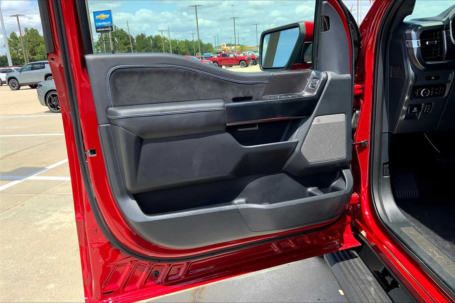 2025 Ford F-150 Platinum photo 20