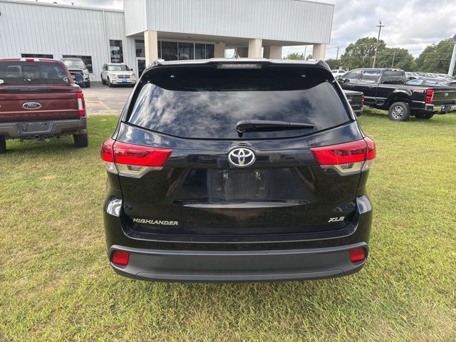 2019 Toyota Highlander XLE photo 2