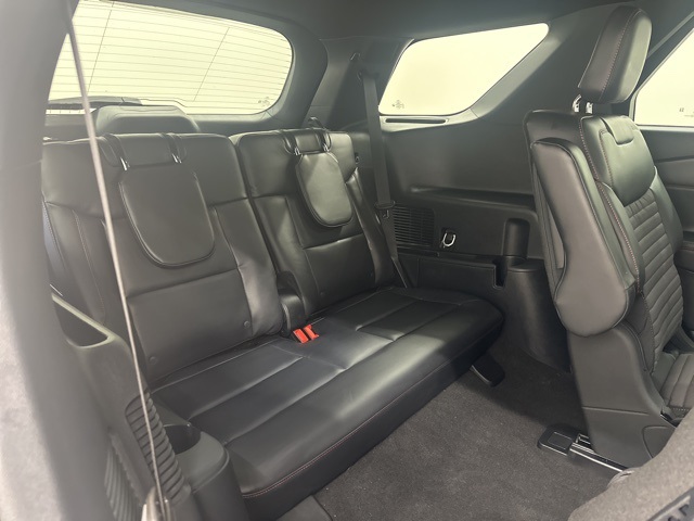 2025 Ford Explorer ST-Line photo 27