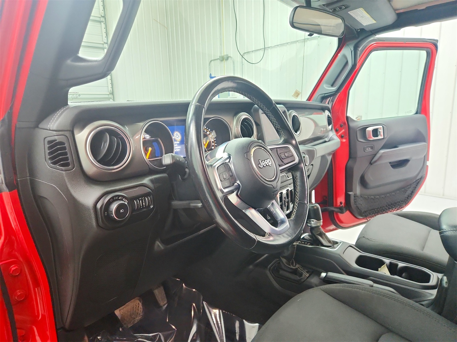 2020 Jeep Wrangler Unlimited Sahara photo 17