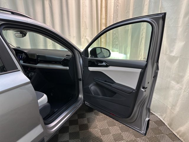 2025 Volkswagen Taos S photo 30