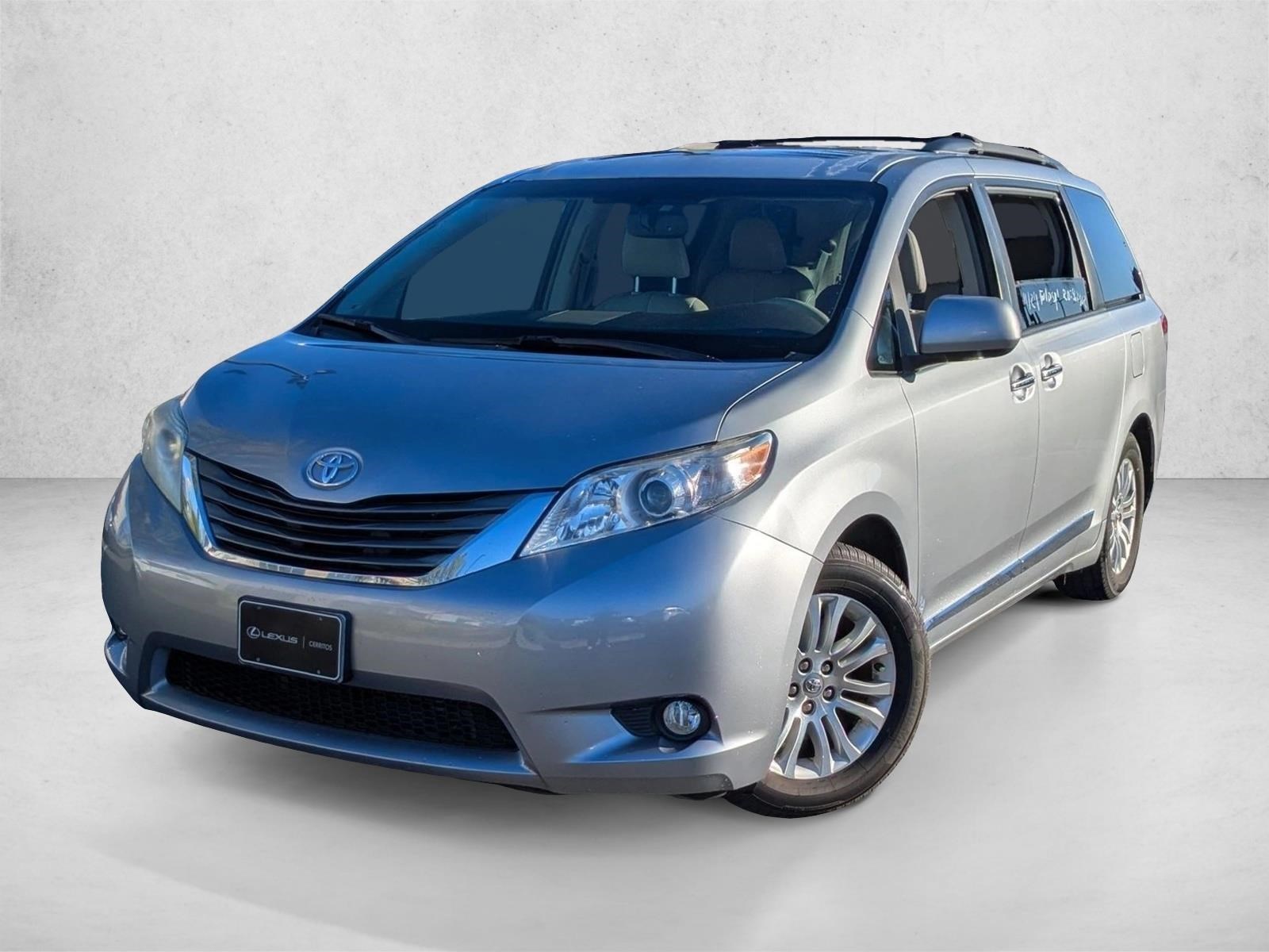 2011 Toyota Sienna XLE's photo