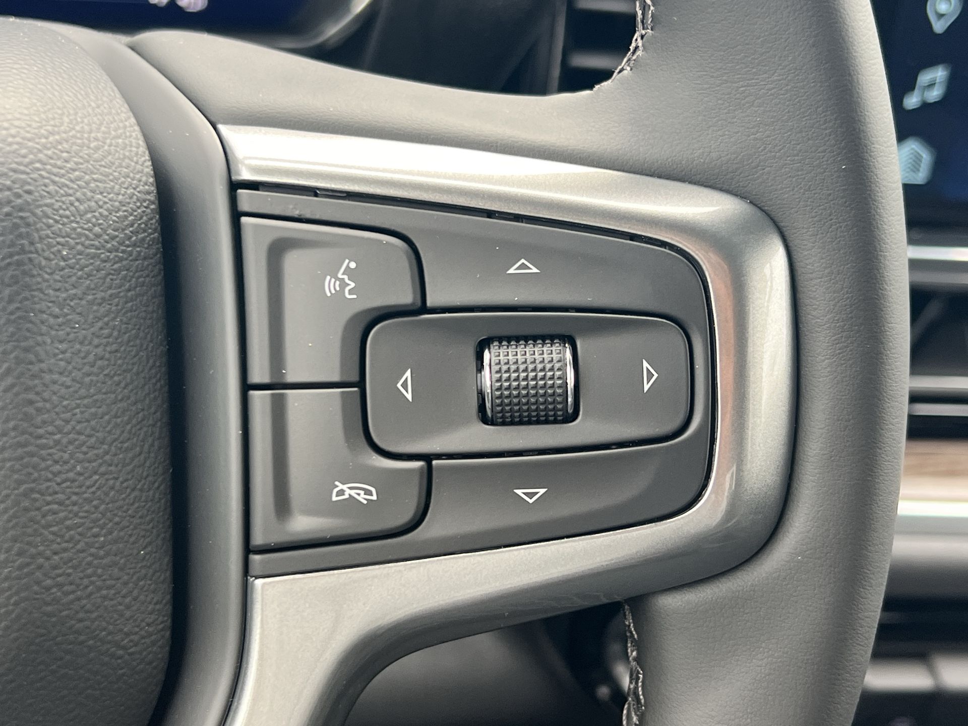 2025 Chevrolet Silverado 1500 RST photo 8