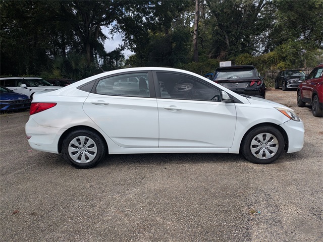 2016 Hyundai Accent SE photo 2