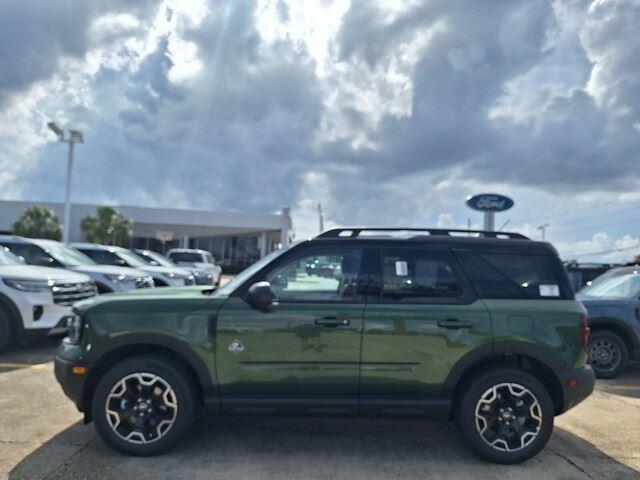 2025 Ford Bronco Sport Outer Banks photo 2