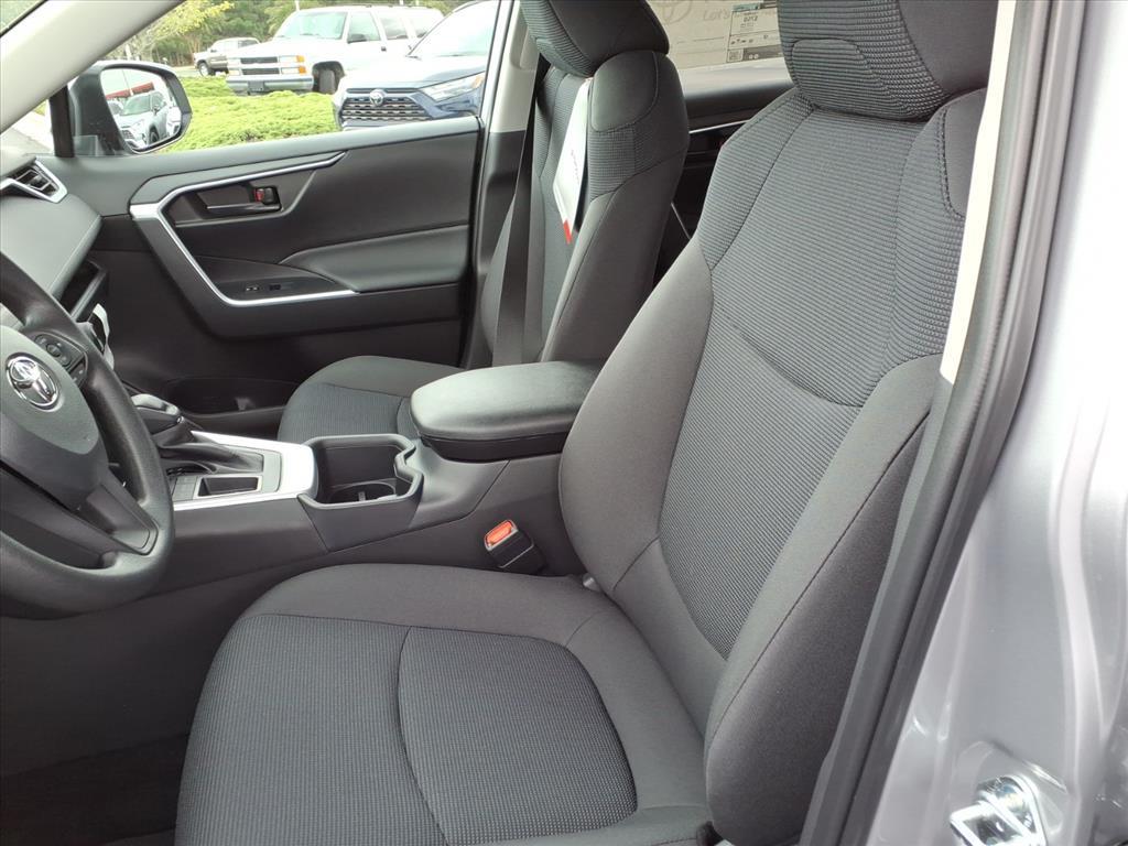 2025 Toyota RAV4 LE photo 11