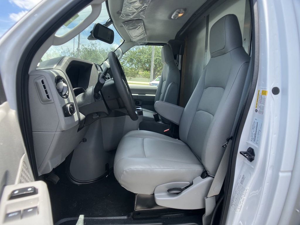 2024 Ford E-450 photo 4