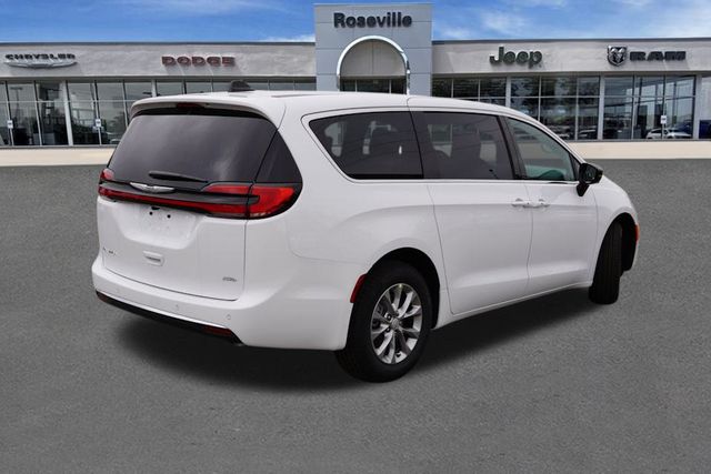 2026 Chrysler Pacifica photo 3