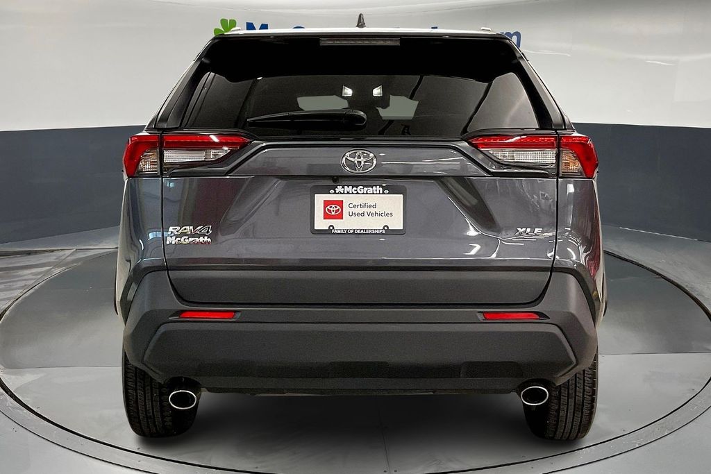 2025 Toyota RAV4 XLE photo 4