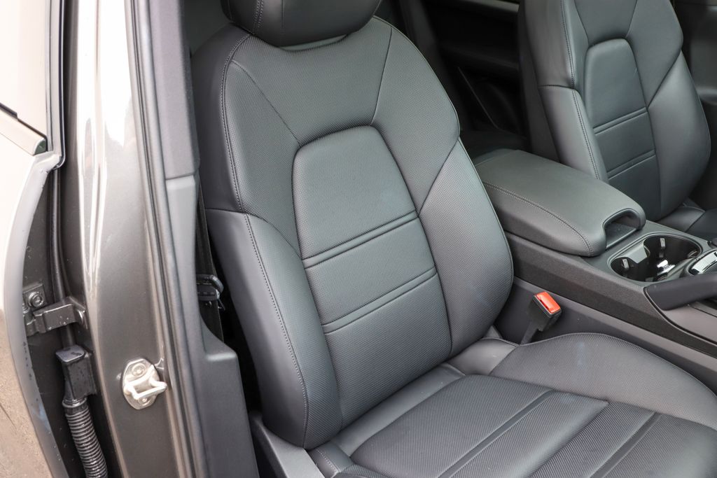 2024 Porsche Cayenne Coupe Base photo 55