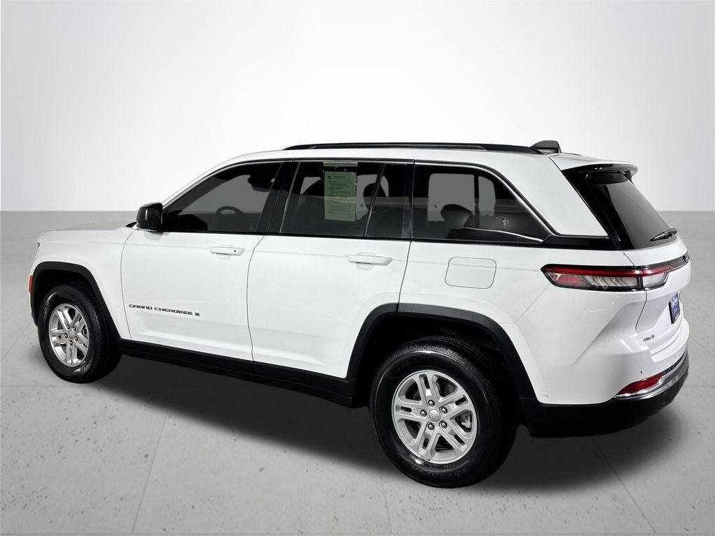 2023 Jeep Grand Cherokee Laredo photo 7