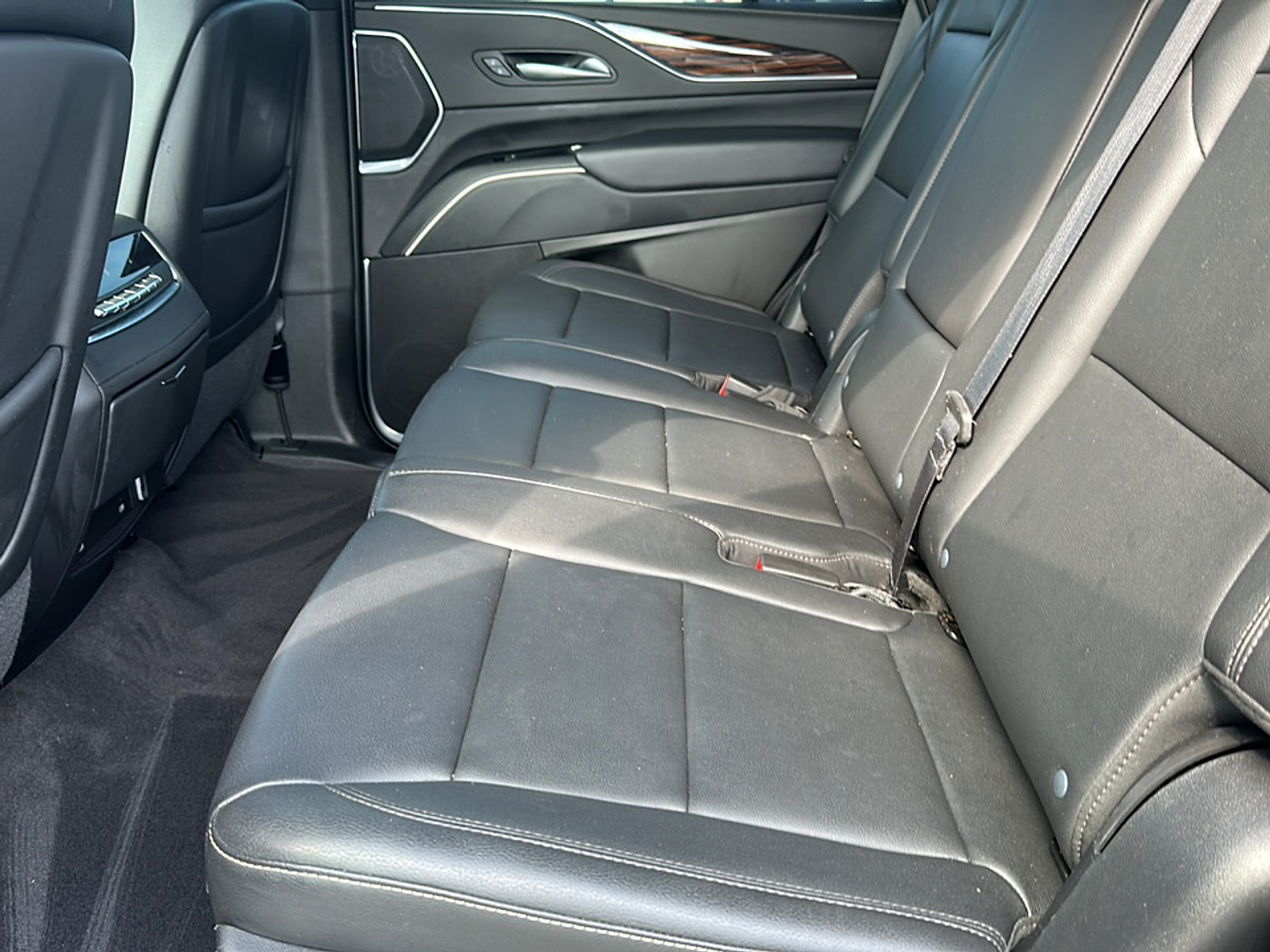 2023 Cadillac Escalade Luxury photo 7