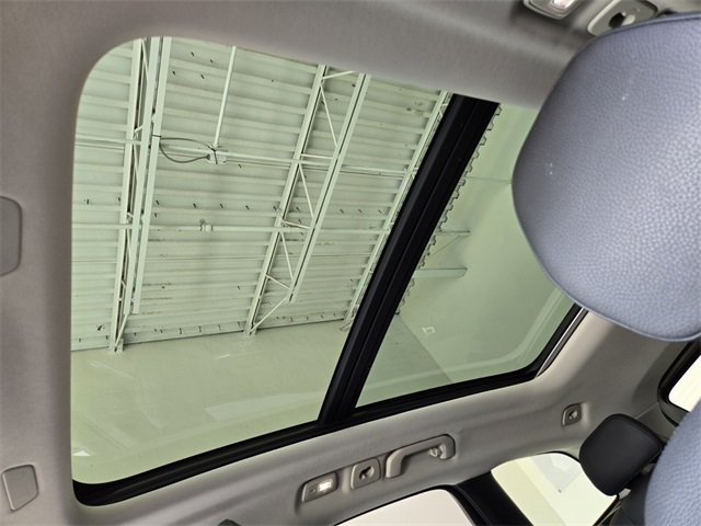 2025 Volvo XC60 B5 Plus photo 9