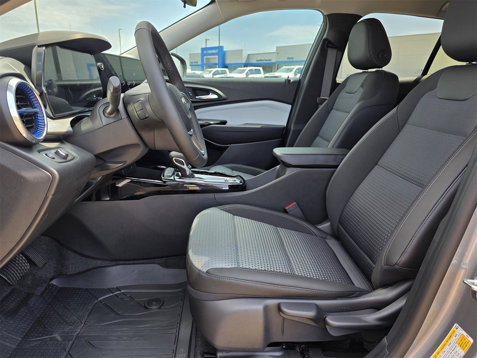 2025 Chevrolet Trax LT photo 12