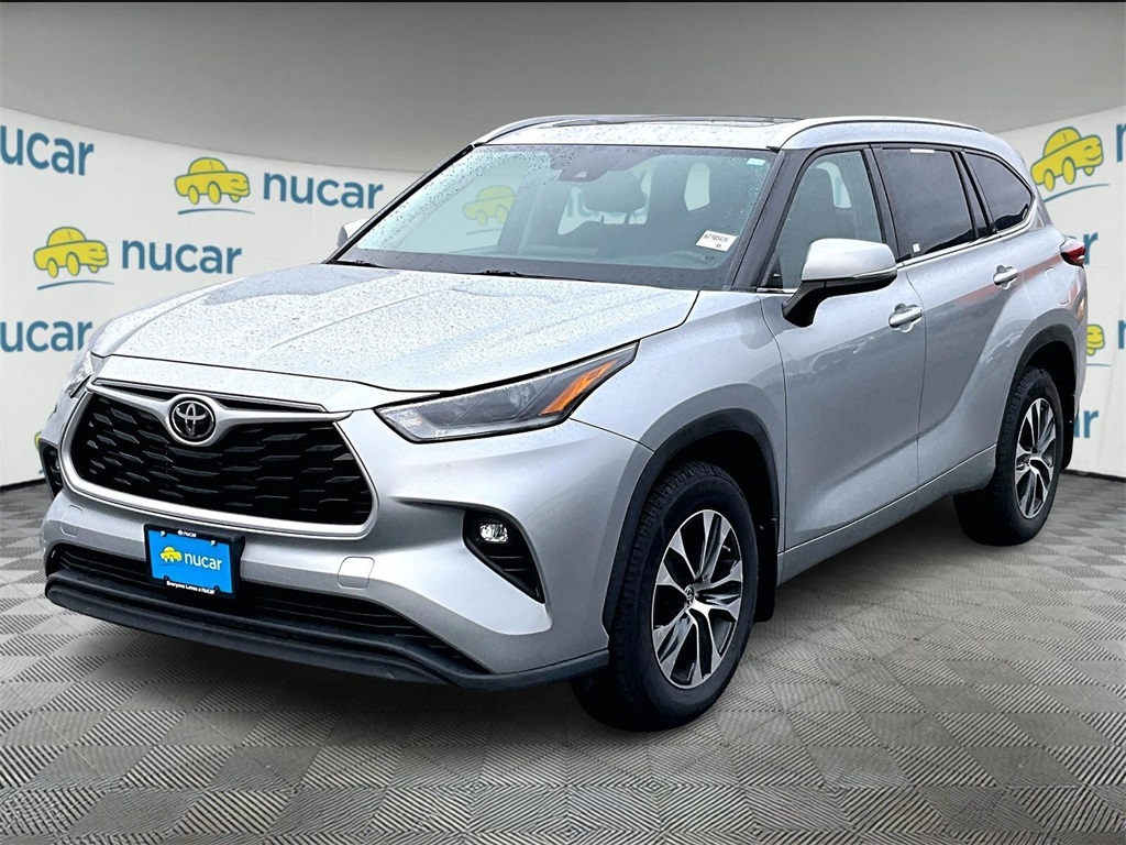 2021 Toyota Highlander XLE photo 3