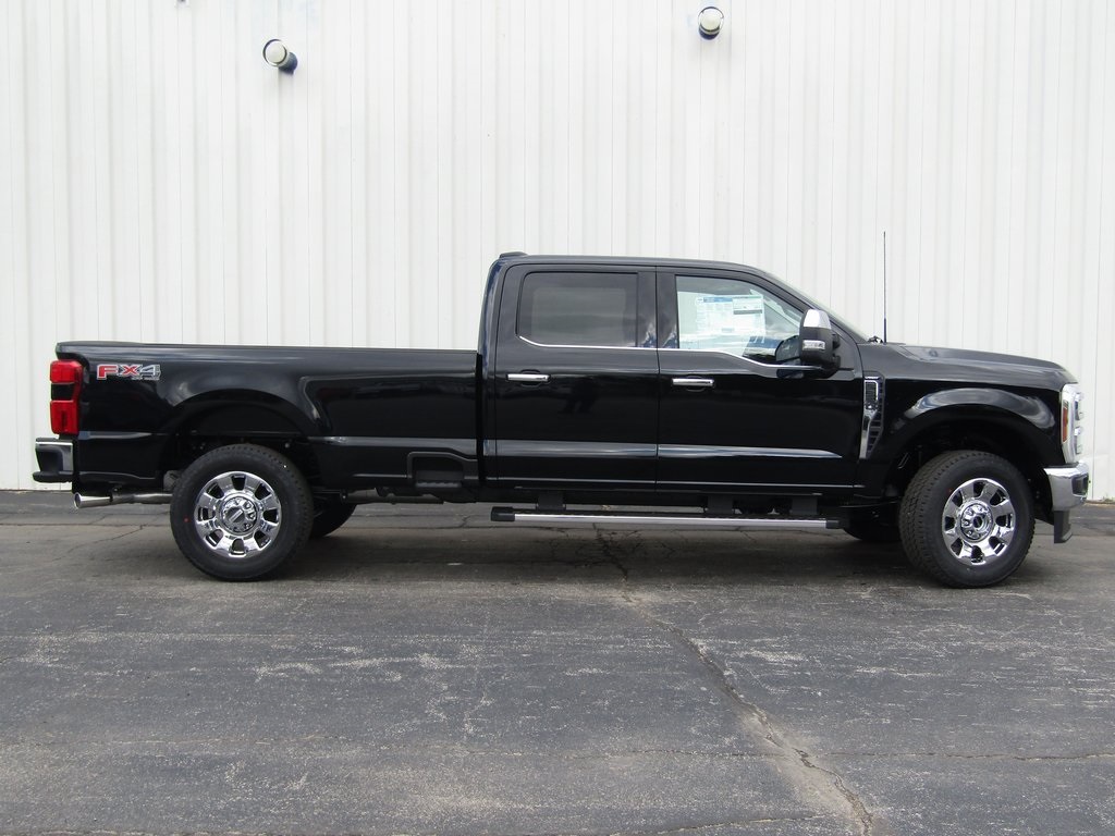2026 Ford F-350 Lariat photo 2