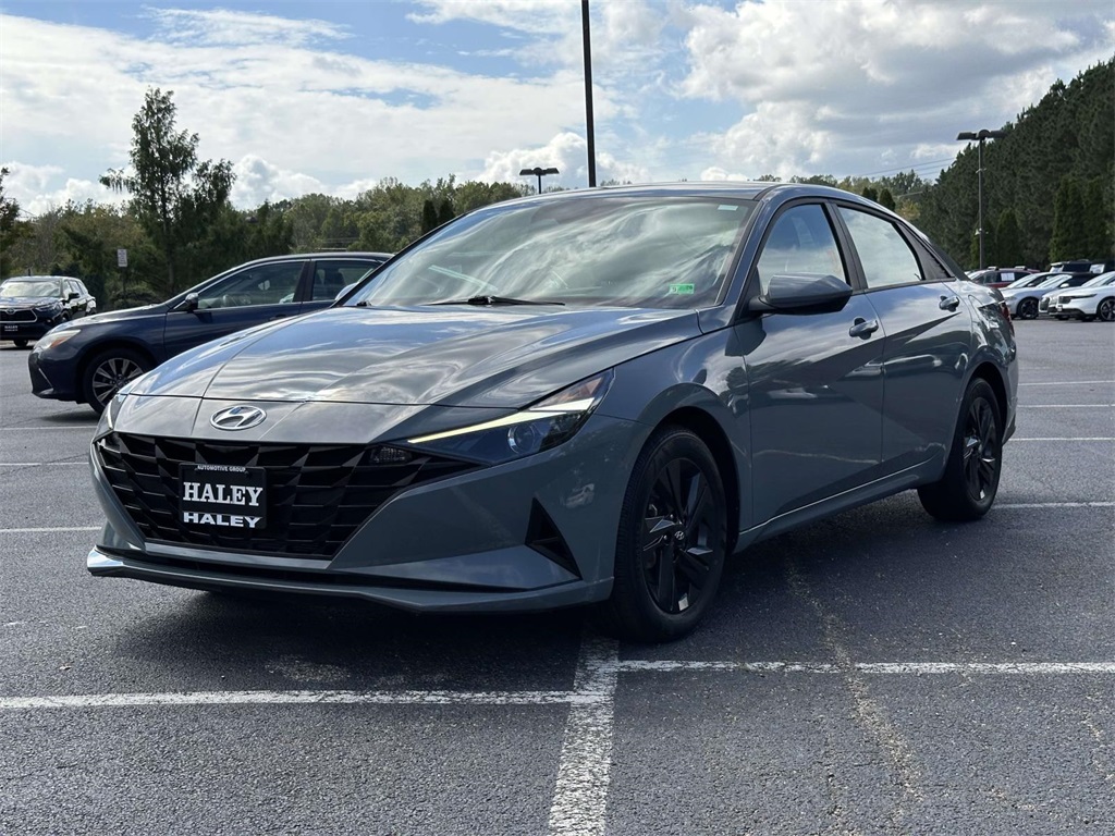 2022 Hyundai Elantra SEL photo 21