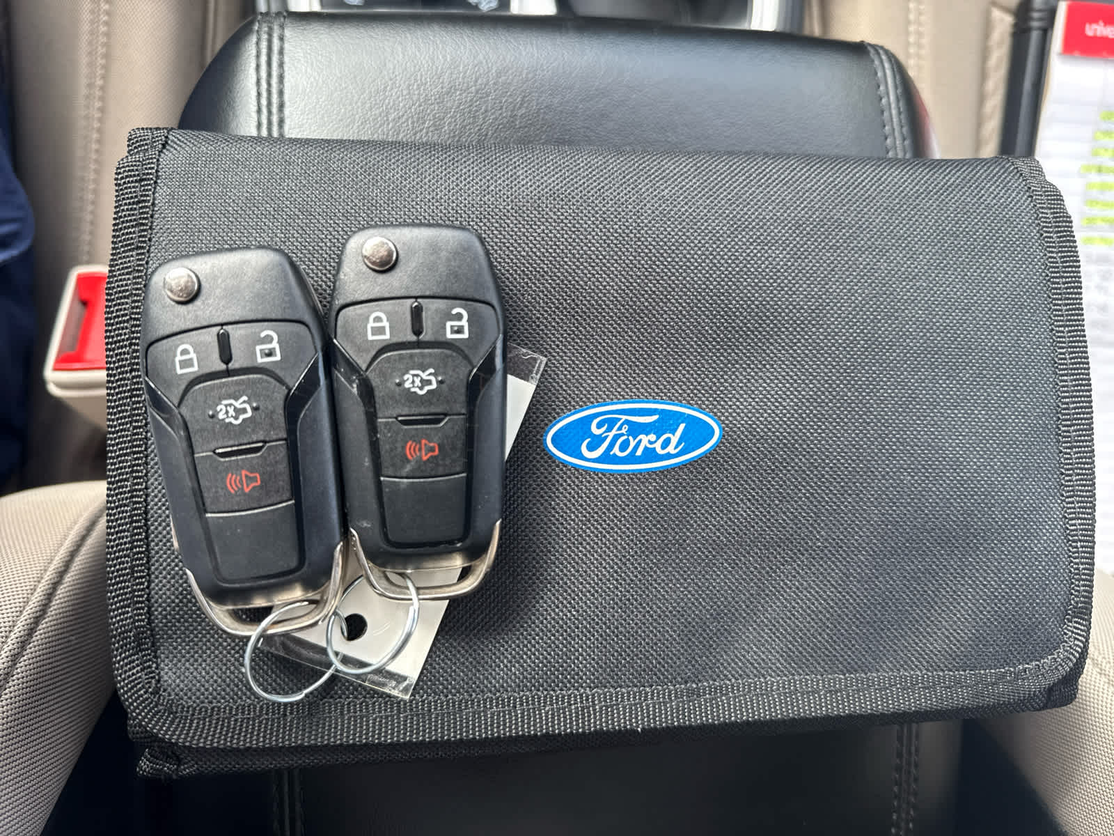 2020 Ford Explorer Base photo 28