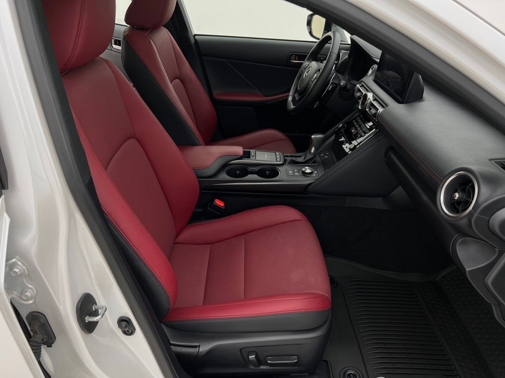 2022 Lexus IS 300 photo 14