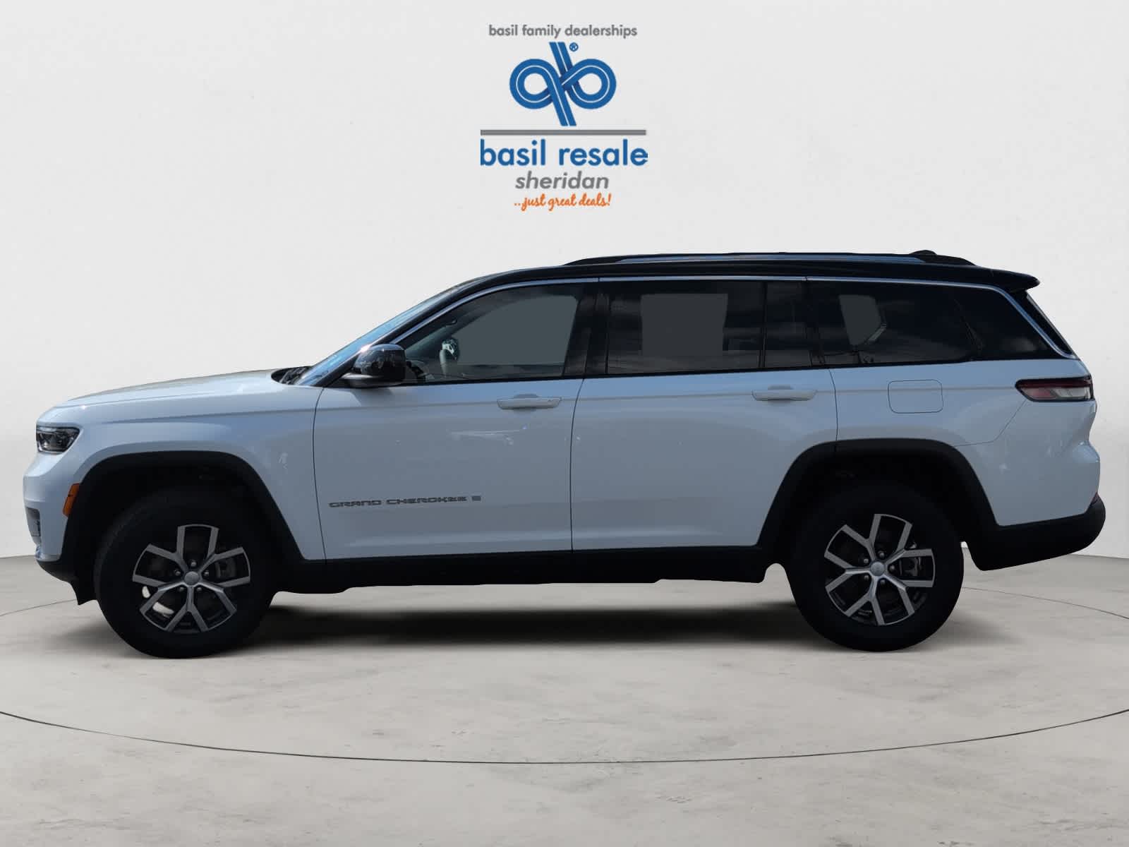 2024 Jeep Grand Cherokee Laredo photo 3