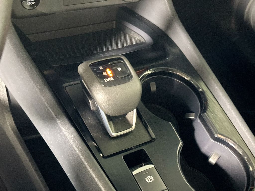 2024 Nissan Rogue SV photo 13