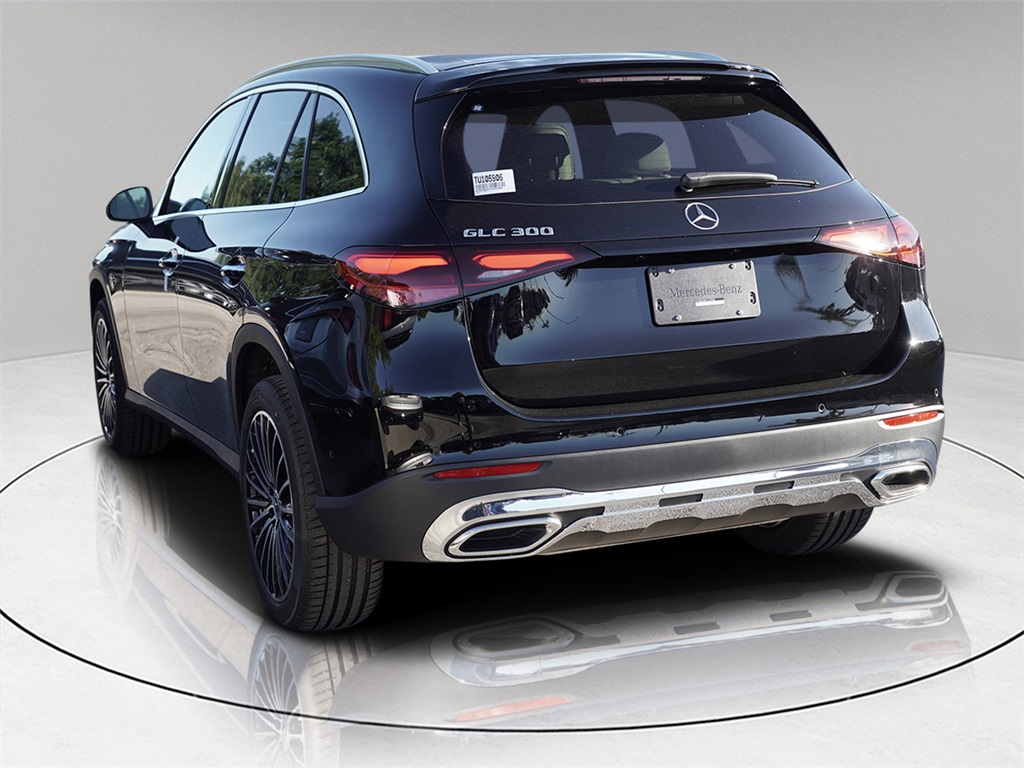 2026 Mercedes Benz GLC 300 photo 4