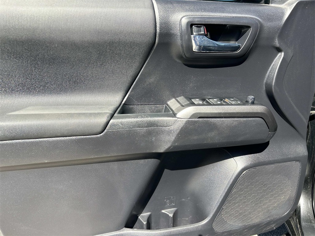 2020 Toyota Tacoma TRD Off-Road photo 24