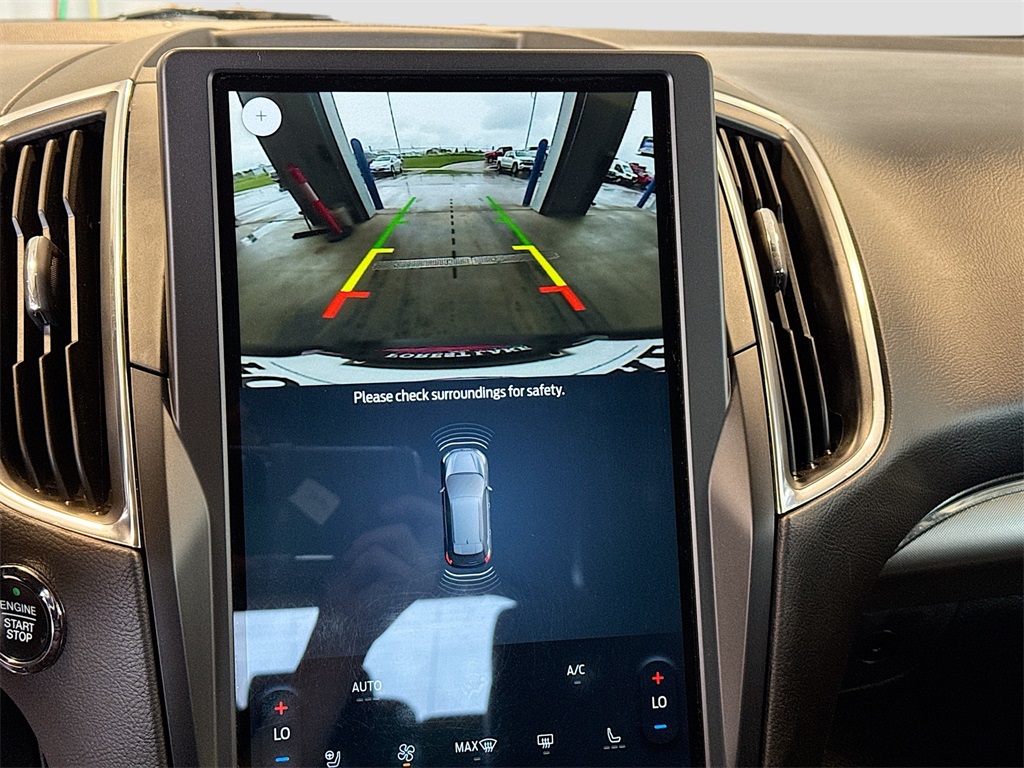 2024 Ford Edge Titanium photo 10