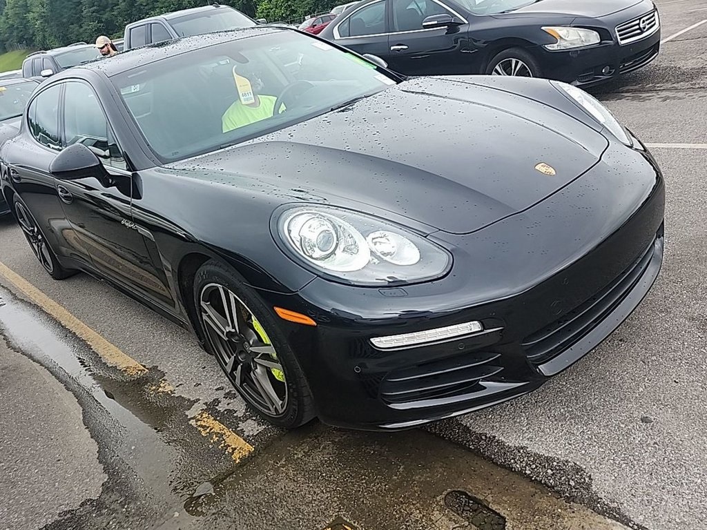 2014 Porsche Panamera E-Hybrid S photo 3