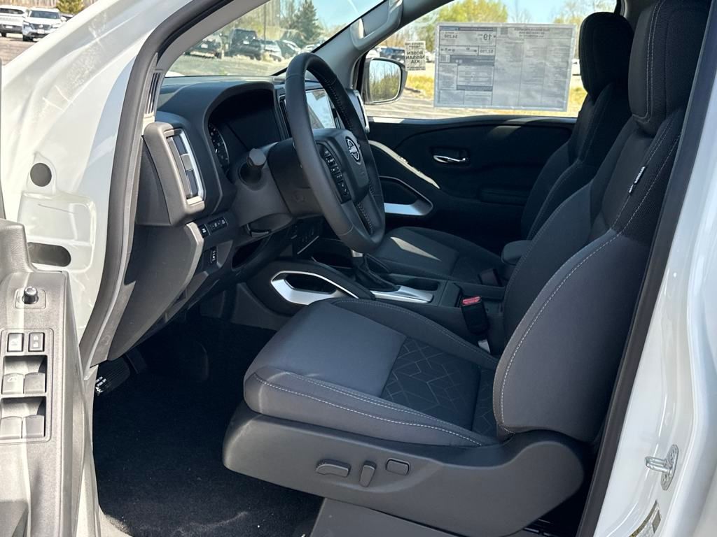 2025 Nissan Frontier SV photo 9