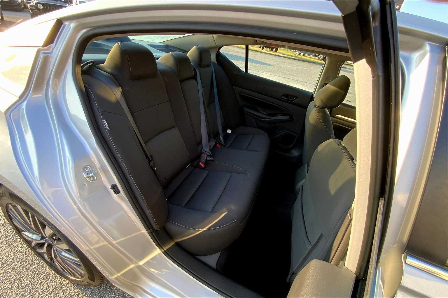 2023 Nissan Altima 2.5 SV photo 18