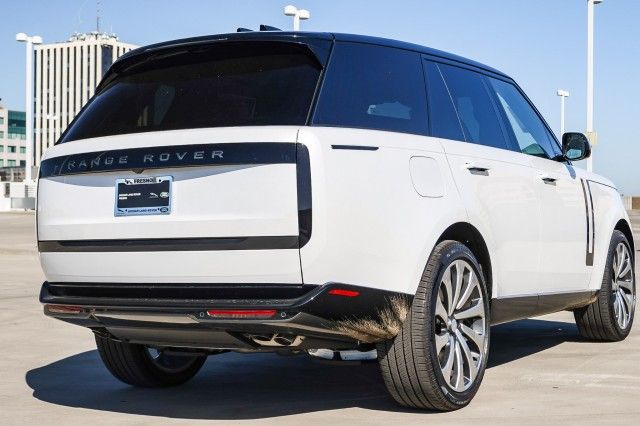2025 Land Rover Range Rover SE photo 4
