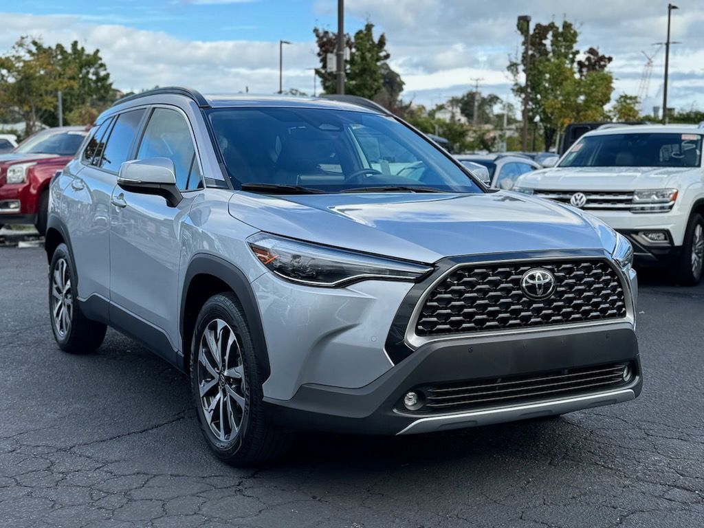 2023 Toyota Corolla Cross XLE photo 4