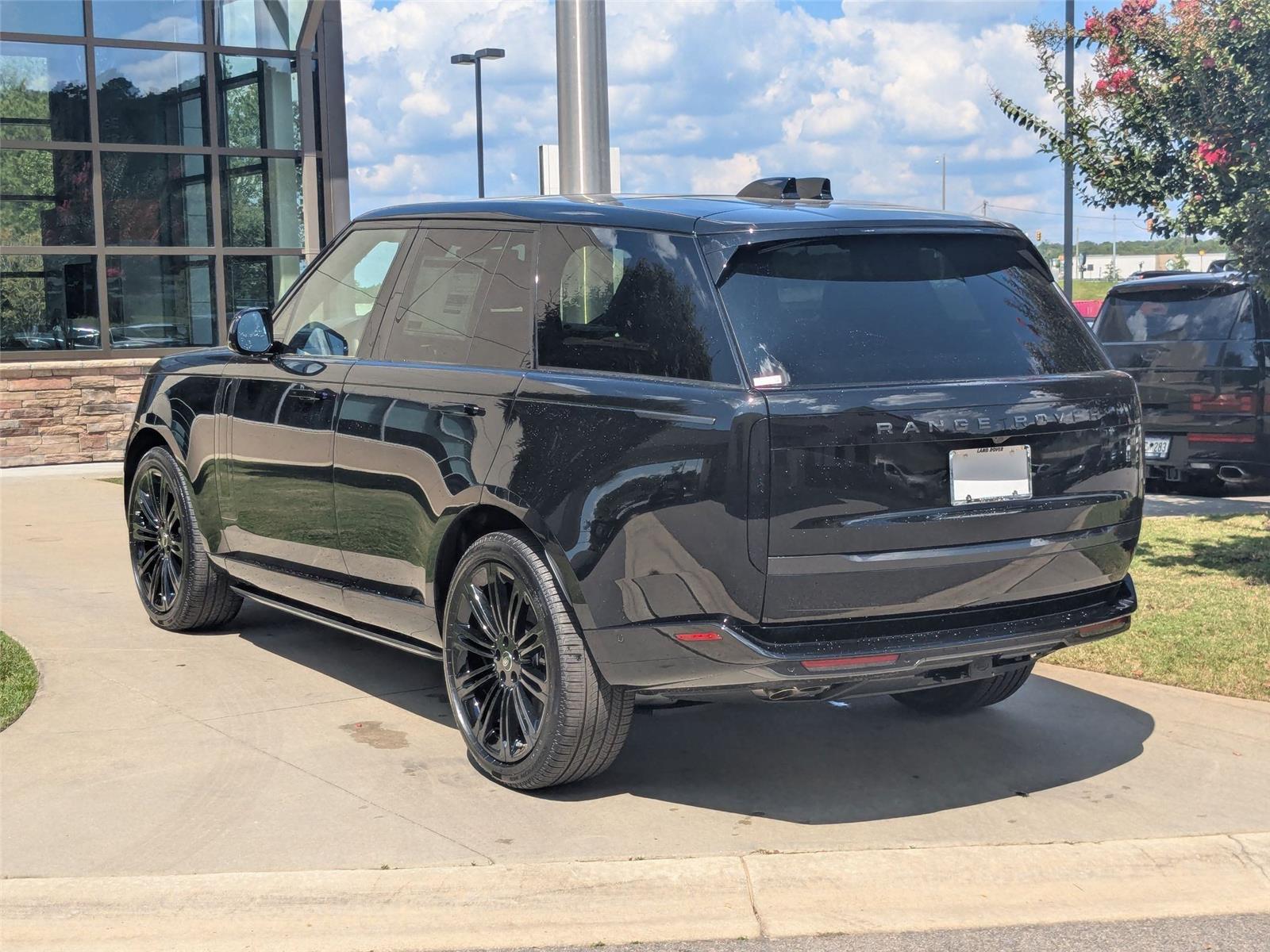 2025 Land Rover Range Rover SE photo 7