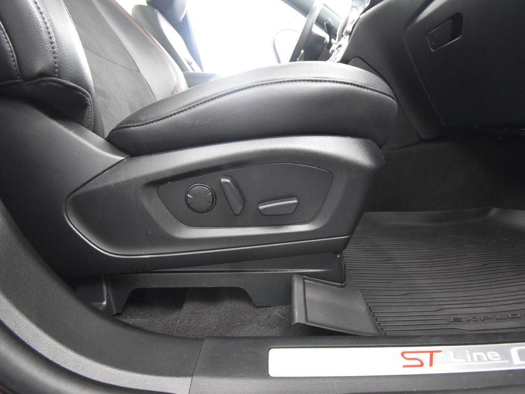 2024 Ford Explorer ST-Line photo 42