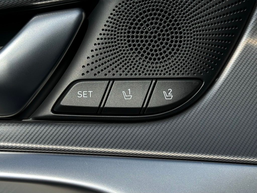 2025 Genesis G70 3.3T Sport Advanced photo 22