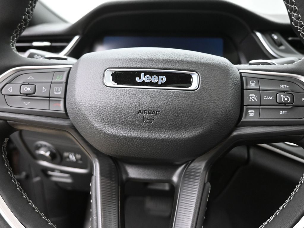 2025 Jeep Grand Cherokee Laredo X photo 11