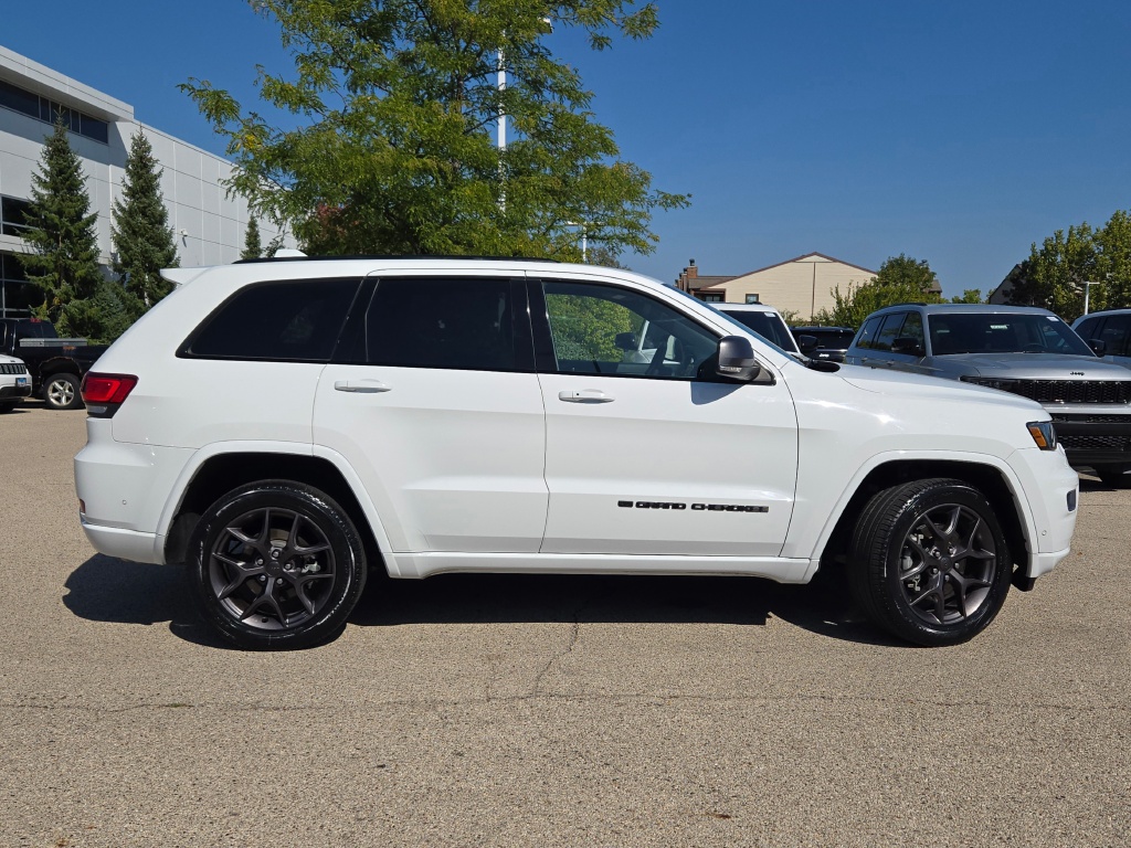 2021 Jeep Grand Cherokee Anniversary Edition photo 3