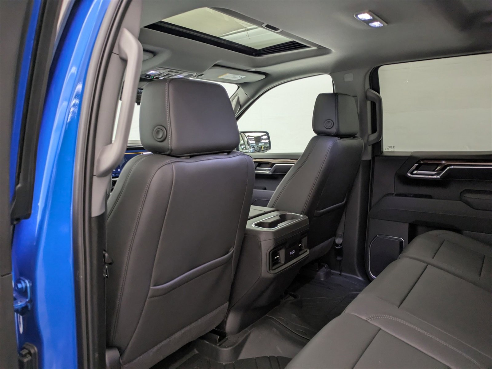 2025 Chevrolet Silverado 1500 RST photo 19