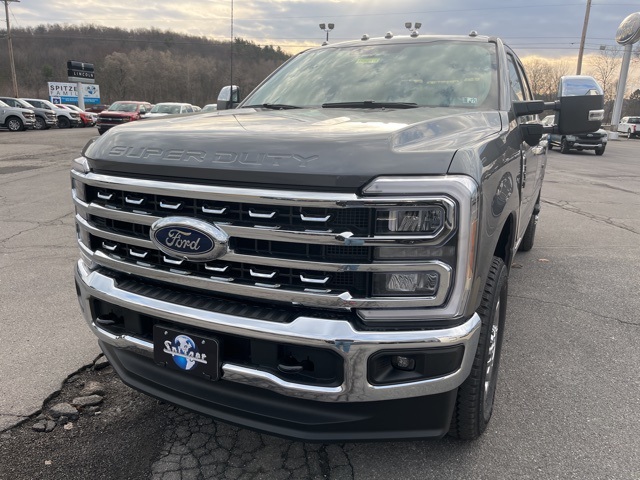 2025 Ford F-350 Lariat photo 3