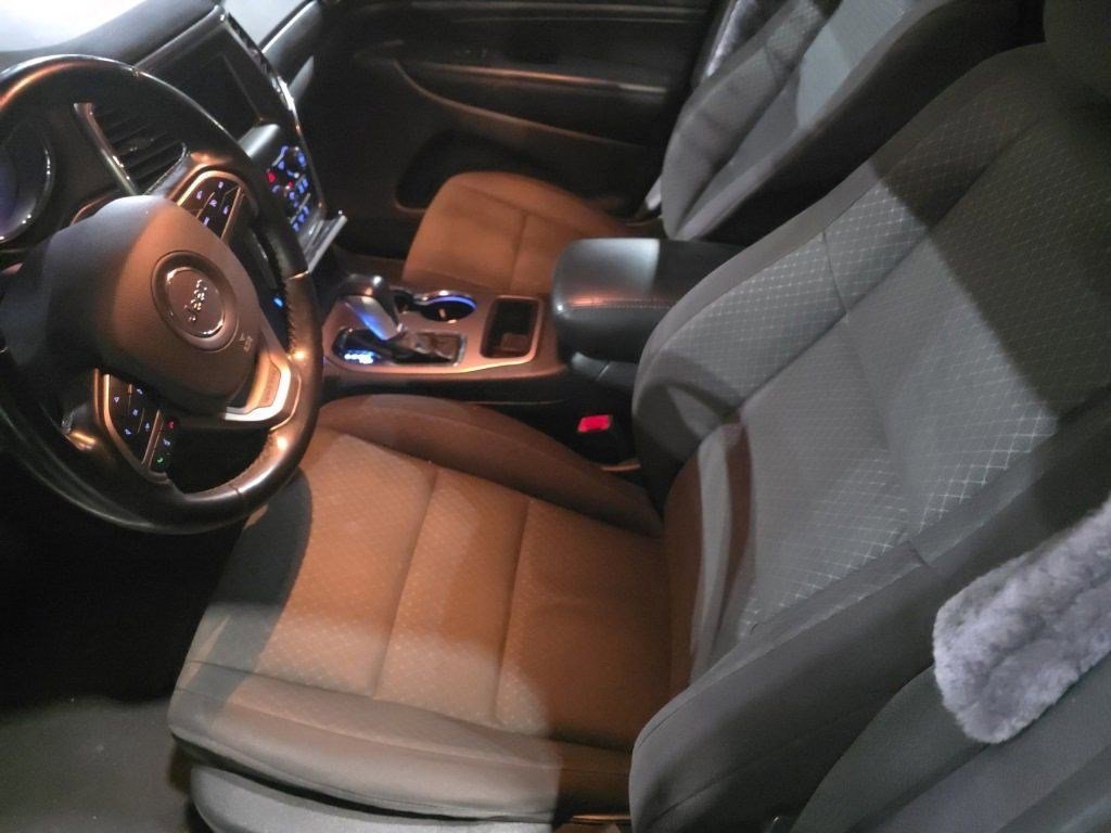 2021 Jeep Grand Cherokee Laredo E photo 4