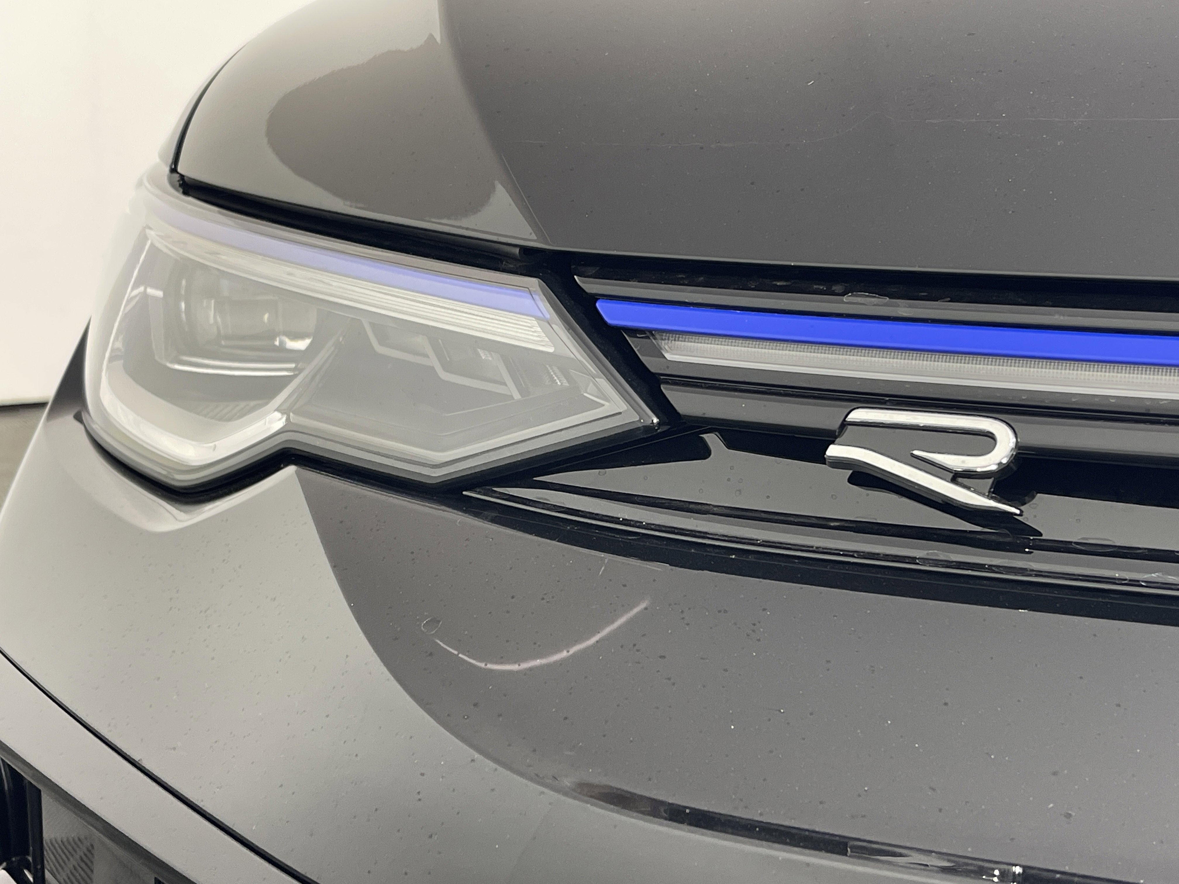2025 Volkswagen Golf R 2.0 TSI photo 3