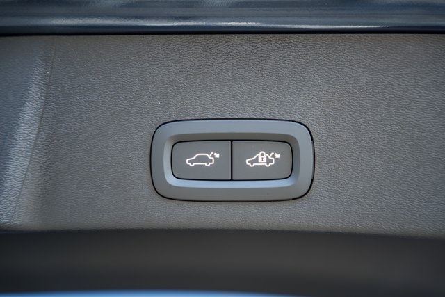 2026 Volvo XC40 photo 8