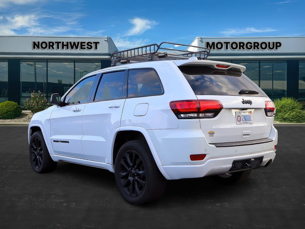 2021 Jeep Grand Cherokee Laredo photo 4